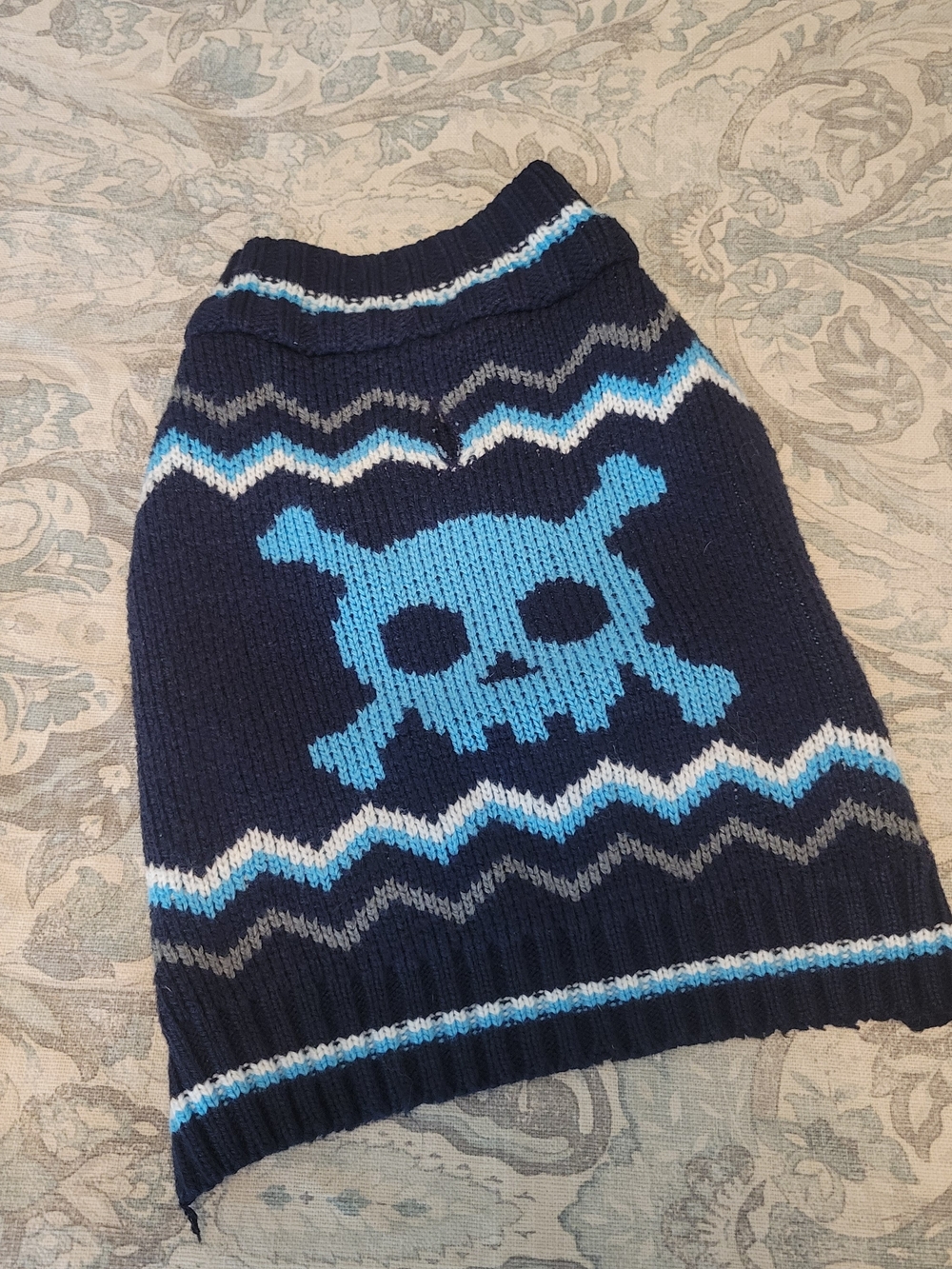 3/$12 SALE Dog Navy Blue Skull Knit Sweater Small